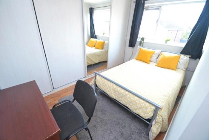 4 Bedroom Semi Detached House To Rent In Oliver Close, Nottingham, NG7