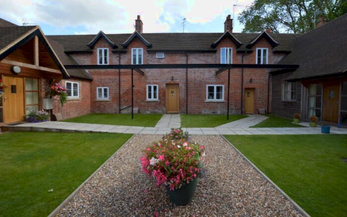 1 Bedroom Cottage To Rent In Grange Lodge, Cutbush Lane, RG2