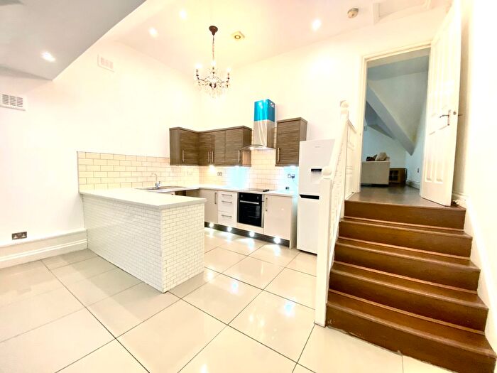 2 Bedroom Flat To Rent In Ullet Road, Liverpool, L17