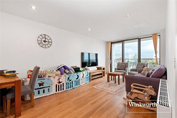 2 Bedroom Flat For Sale In Regents Park Road, Finchley, London, N3