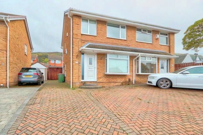 3 Bedroom Semi-Detached House For Sale In Meadowgate, Eston-Under-Nab, TS6