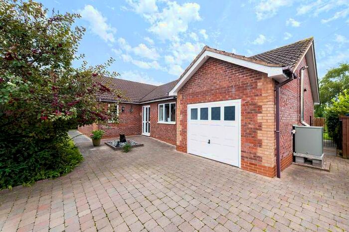 3 Bedroom Detached Bungalow For Sale In Moorland, Bridgwater, TA7
