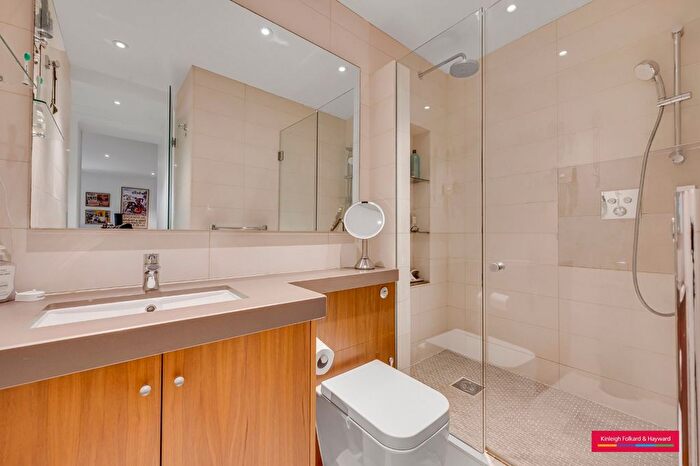 3 Bedroom Flat To Rent In Rosslyn Hill, London, NW3