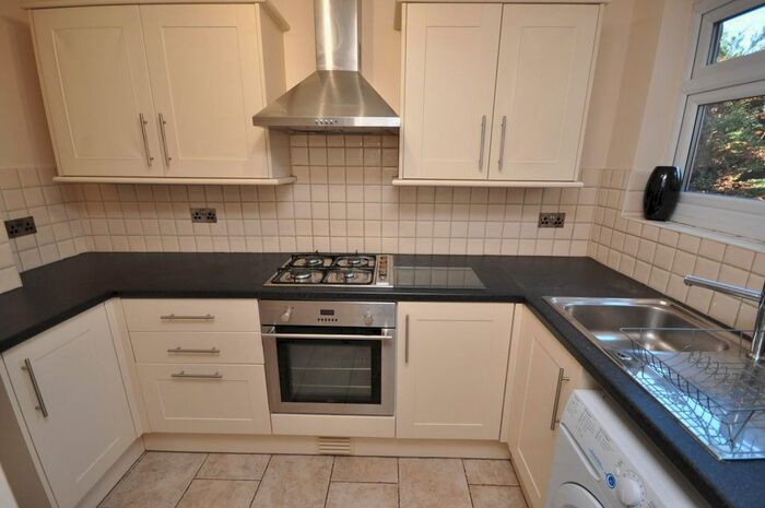 1 Bedroom Flat To Rent In Squirrels Heath Lane, Gidea Park, Romford, RM11