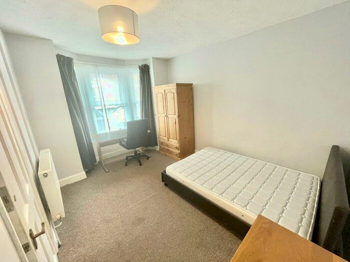 4 Bedroom House To Rent In Bath Road, Southsea, PO4