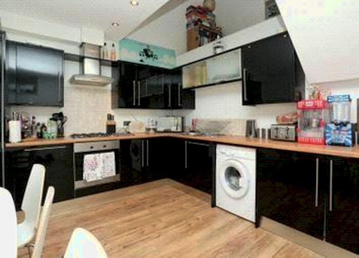 2 Bedroom Maisonette To Rent In High Street, Dover, Kent, CT16