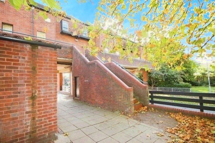 1 Bedroom Maisonette To Rent In Felmores End, Pitsea, Basildon, SS13