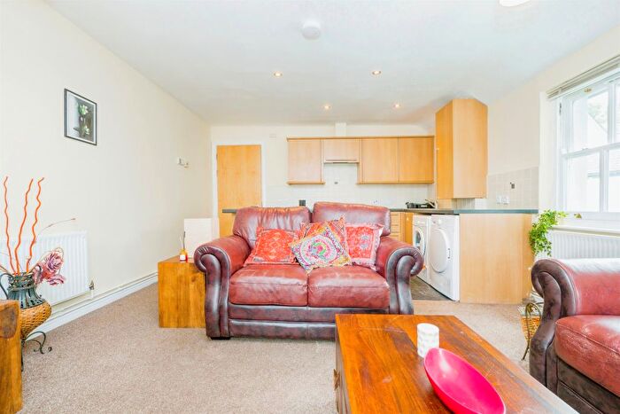 2 Bedroom Flat For Sale In Cathedral Road, Pontcanna, Cardiff, CF11
