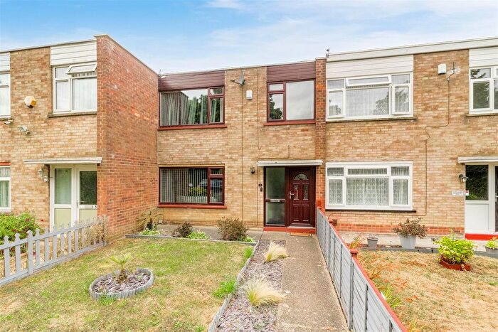 3 Bedroom Terraced House For Sale In Goldsmith Road, Wellingborough, NN8