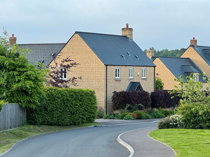 4 Bedroom Detached House For Sale In William Buckland Way, Stonesfield, OX29