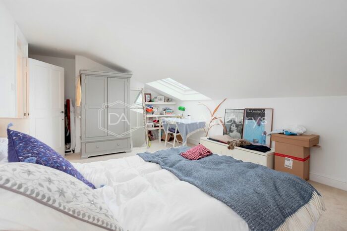 2 Bedroom Flat To Rent In Bromells Road, Clapham, London, SW4
