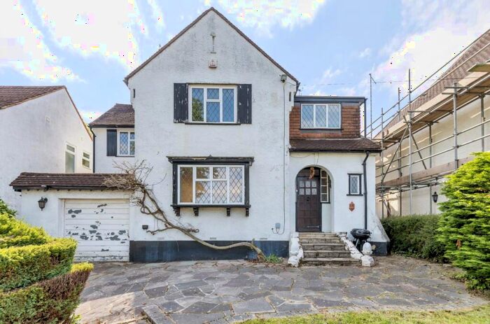 4 Bedroom Detached House To Rent In Lynwood Grove Orpington, BR6