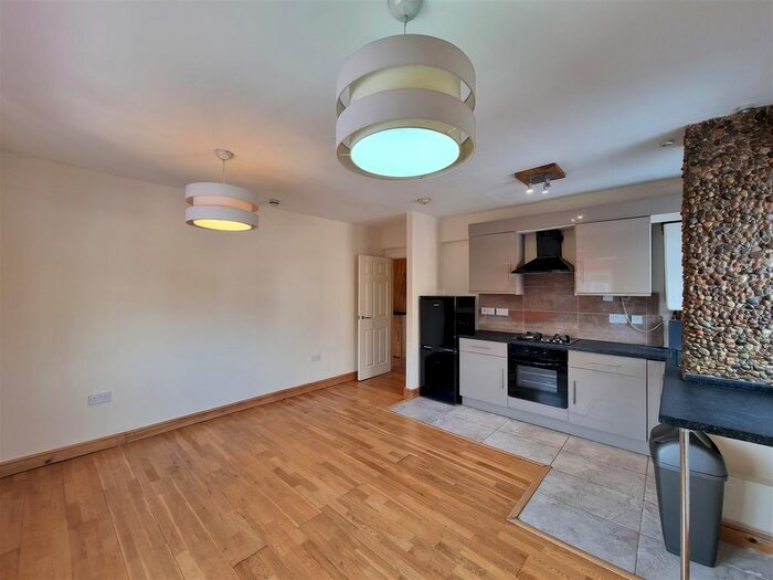 1 Bedroom Flat To Rent In Mayes Road, Wood Green, London, N22