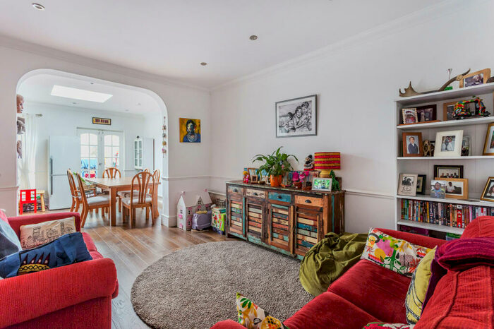 5 Bedroom Semi-Detached House To Rent In Ruskin Drive, Worcester Park, KT4