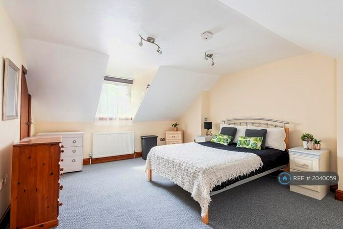1 Bedroom Flat To Rent In Gillingham Road, Gillingham, ME7
