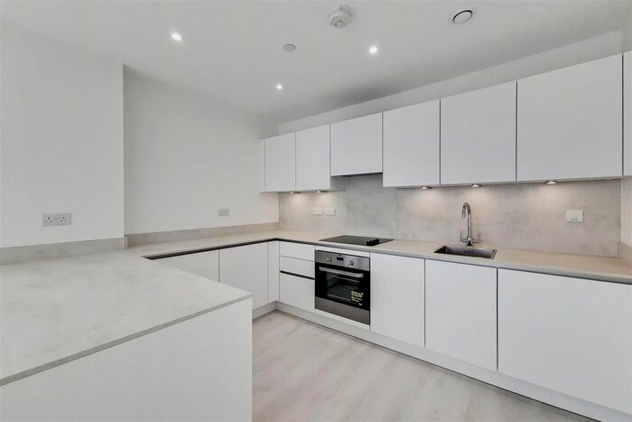 3 Bedroom Flat To Rent In Barratt House, Prince Regent Road, Hounslow, TW3