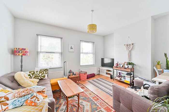 1 Bedroom Flat To Rent In Natal Road, Streatham Common, London, SW16