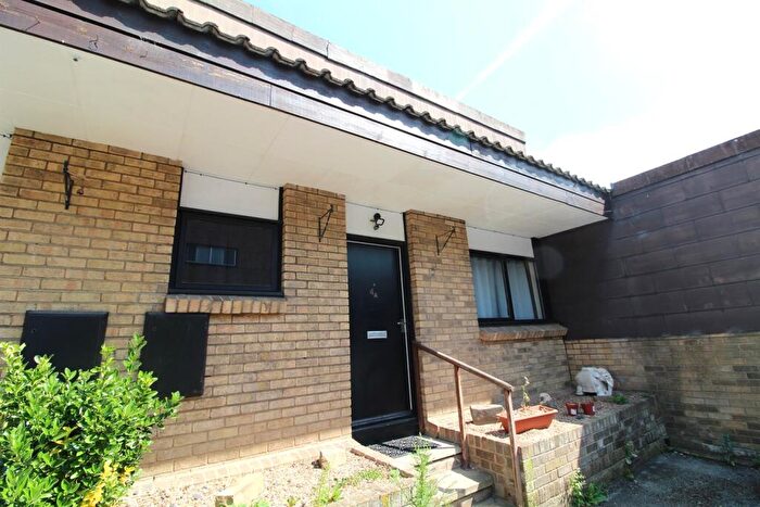 2 Bedroom Apartment To Rent In A Beechwood Centre, Woodlesford, LS26