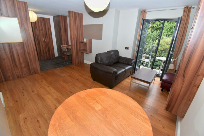 Flat To Rent In Station House, Old Warwick Road, Leamington Spa, Warwickshire, CV31