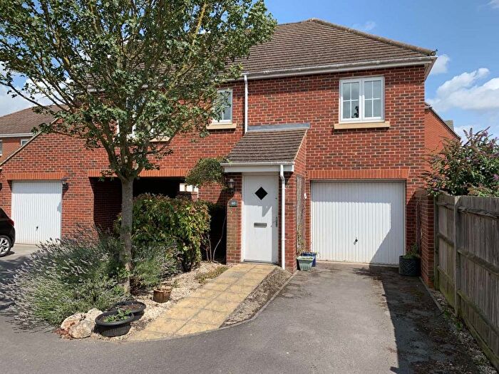 2 Bedroom Flat To Rent In Rotary Way, Thatcham, RG19