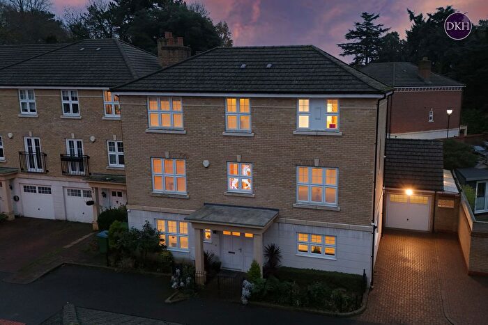 5 Bedroom Detached House For Sale In Colnhurst Road, Nascot Wood, Watford, Hertforshire, WD17