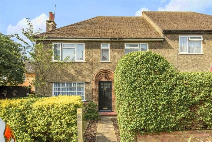 2 Bedroom Apartment To Rent In Uphill Drive, Kingsbury, NW9