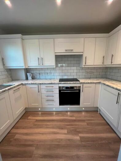 2 Bedroom Flat To Rent In Hillside Road, Whyteleafe, Surrey, CR3