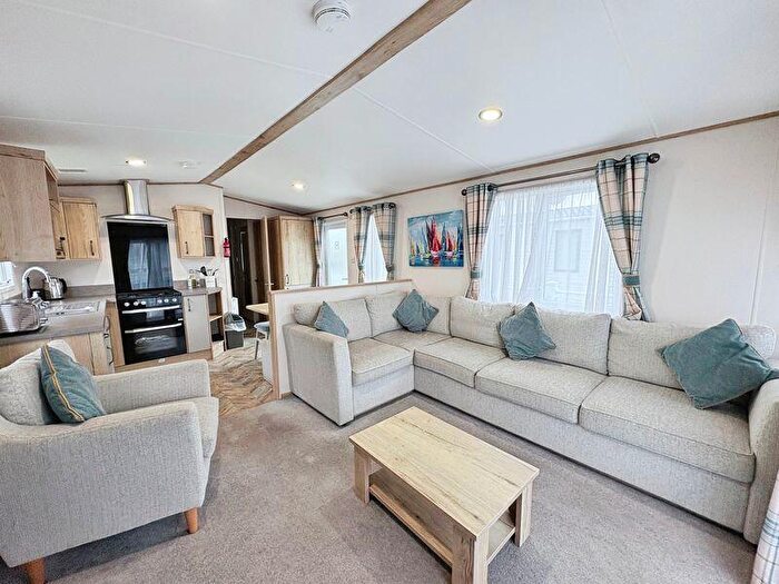 3 Bedroom Lodge For Sale In Kingfisher Lake, Cotswold Hoburne, Cotswold Lakes, GL7