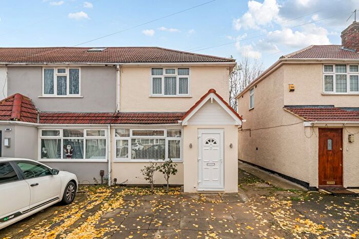 3 Bedroom Terraced House For Sale In Woodrow Avenue, Hayes, UB4