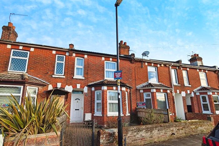 3 Bedroom House To Rent In Imperial Avenue, SO15