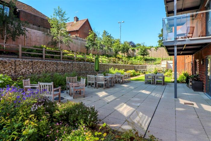 2 Bedroom Flat For Sale In The Dean, Alresford, SO24