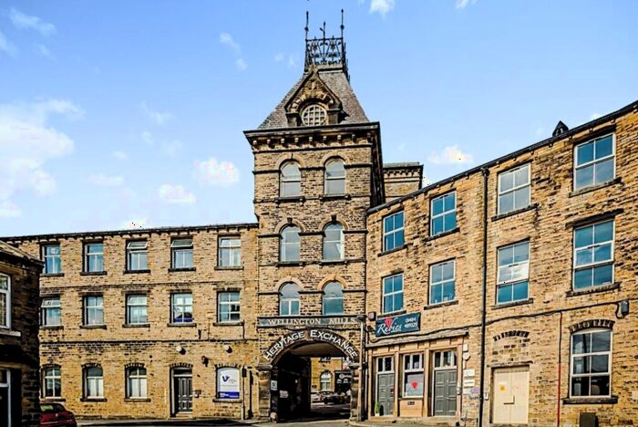 2 Bedroom Apartment To Rent In Plover Road, Huddersfield, West Yorkshire, HD3