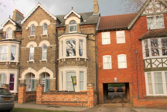 1 Bedroom Apartment To Rent In Warwick Avenue, Bedford, Bedfordshire, MK40