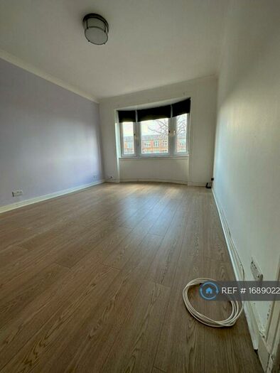 3 Bedroom Flat To Rent In Croftpark Avenue, Glasgow, G44