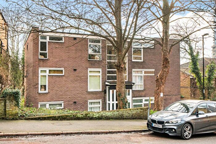 2 Bedroom Flat For Sale In Granville Park, Lewisham, SE13