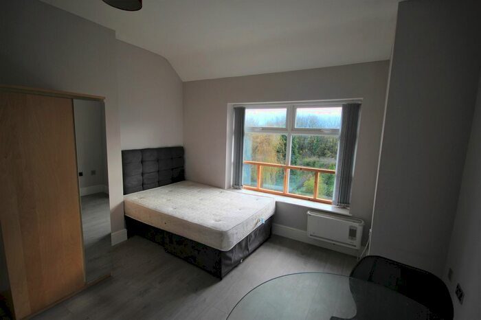 Studio To Rent In Urmston Lane, Stretford, Manchester, M32