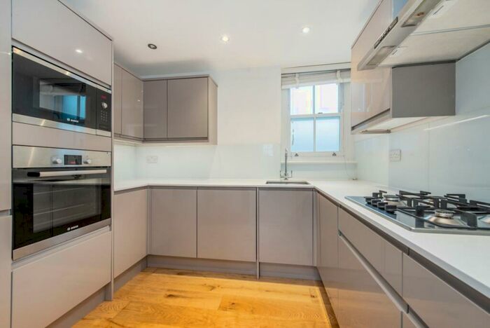 3 Bedroom Flat To Rent In Taunton Place London, NW1