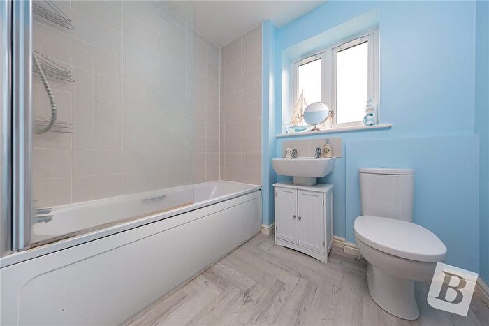 3 Bedroom End Of Terrace House For Sale In Bumpstead Mead, Aveley, South Ockendon, Essex, RM15