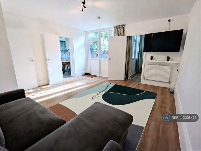 1 Bedroom Flat To Rent In Kirwyn Way, London, SE5
