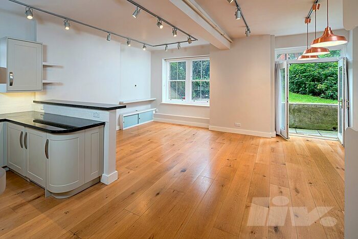 3 Bedroom Flat To Rent In Ashworth Mansions, Grantully Road, Maida Vale, W9