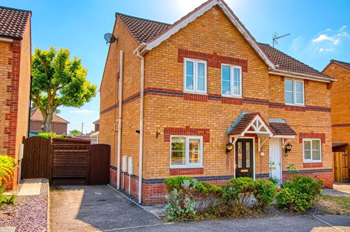 3 Bedroom Semi-Detached House For Sale In Linnet Way, Clowne, S43