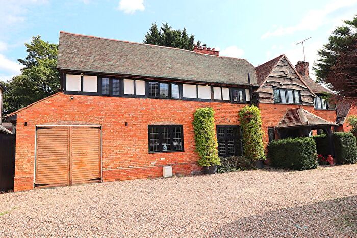 6 Bedroom Property For Sale In Farnborough Road, Farnborough, GU14