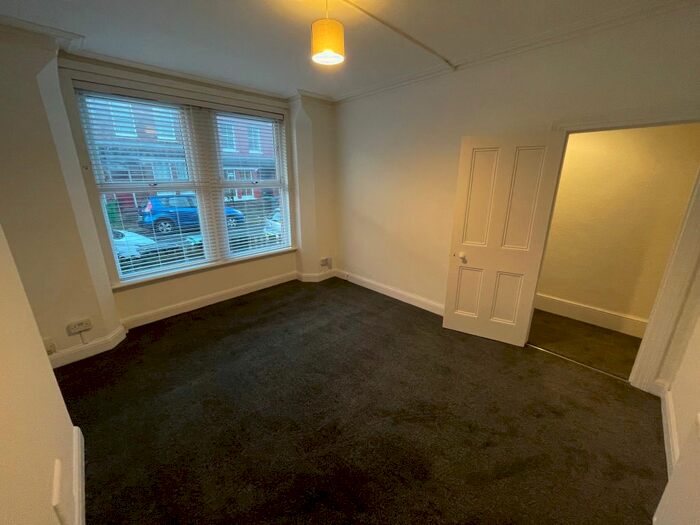 2 Bedroom Flat To Rent In Richmond Road, London, N15