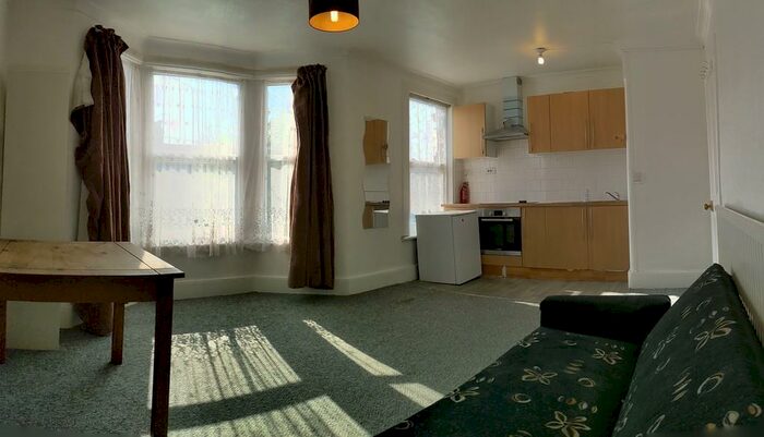 1 Bedroom Flat To Rent In Elmstead Road, Seven Kings, IG3