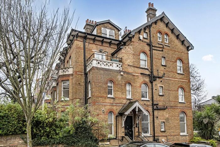 Flat To Rent In Fitzjohns Avenue London, NW3