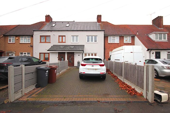 4 Bedroom Terraced House To Rent In Valence Avenue, Becontree, Dagenham, RM8