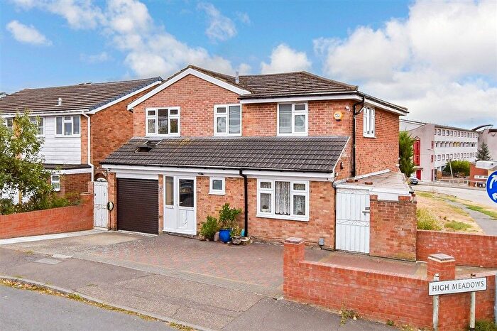 5 Bedroom Detached House For Sale In High Meadows, Chigwell, Essex, IG7