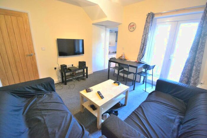 6 Bedroom Terraced House To Rent In Blenheim Road, Reading, RG1