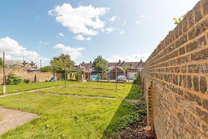 1 Bedroom Maisonette To Rent In Burley Road, Sittingbourne, Kent, ME10