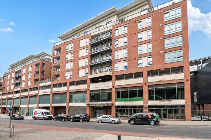 2 Bedroom Flat For Sale In Broad Weir, Bristol, Somerset, BS1